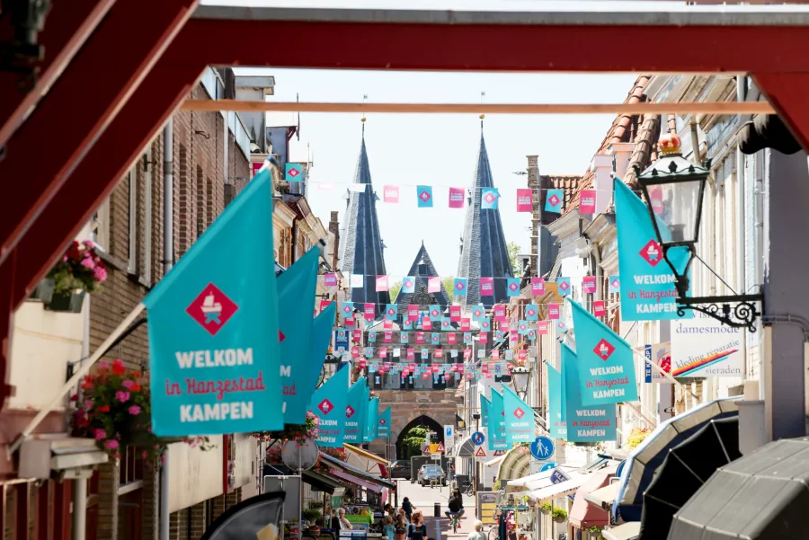 Huisstijl en straatvlaggen Internationale Hanzedagen 2017, Kampen