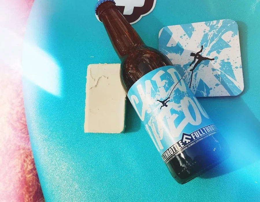 Merchandise, eigen werk Pankra: bieretiket en viltje Full Throttle, ons eigen biermerk