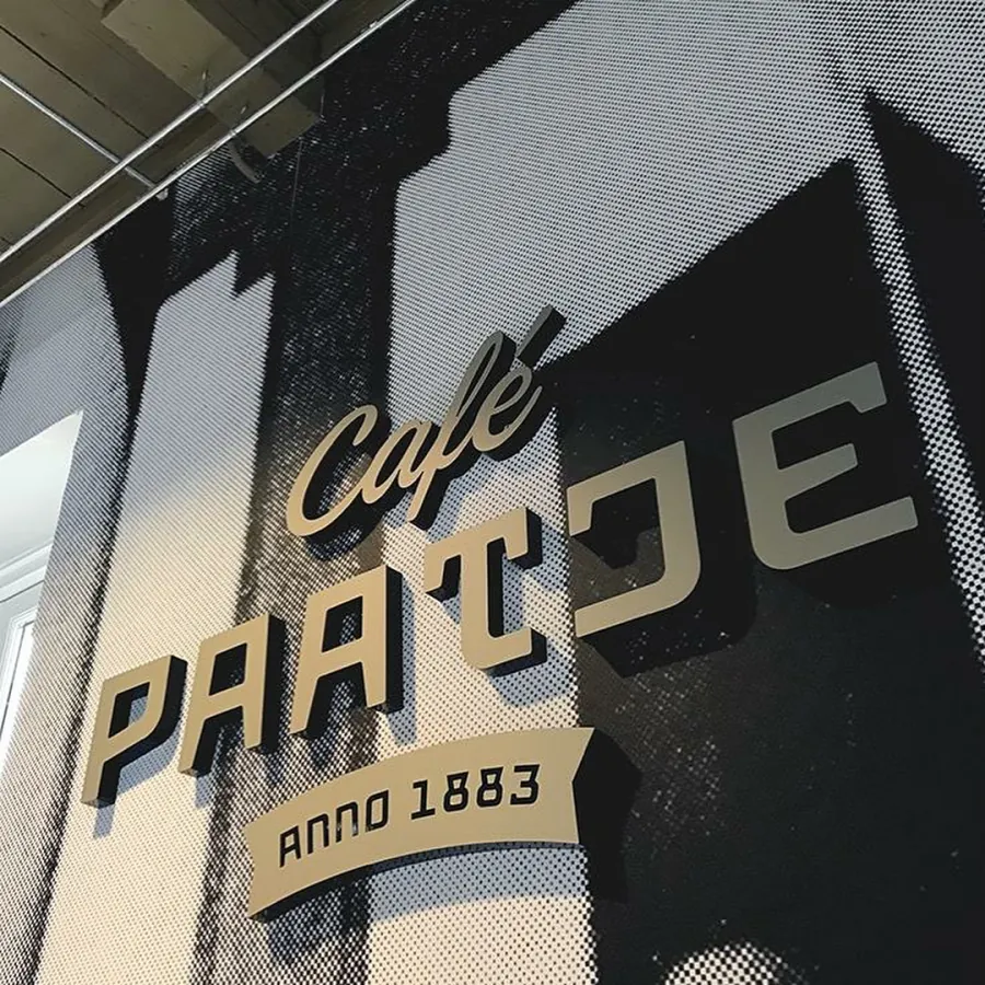 Gevelbelettering en huisstijl Café Paatje, anno 1883