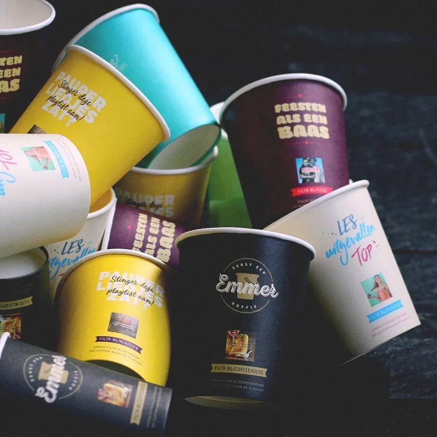 Merchandise en verpakkingsontwerp Spotify playlists, koffiebekers