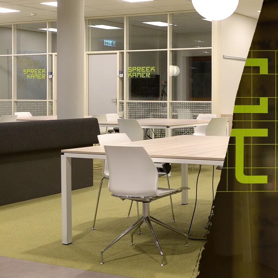 Huisstijl, interieurbelettering en bewegwijzering Hogeschool Windesheim
