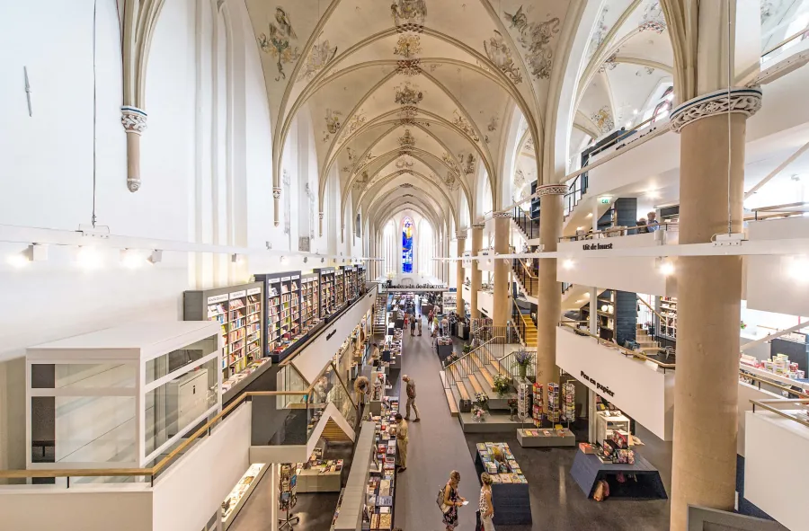 Huisstijl en belettering boekhandel Waanders in de Broeren, Zwolle